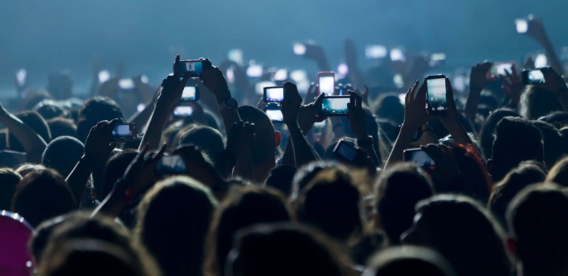 Phones In Crowd